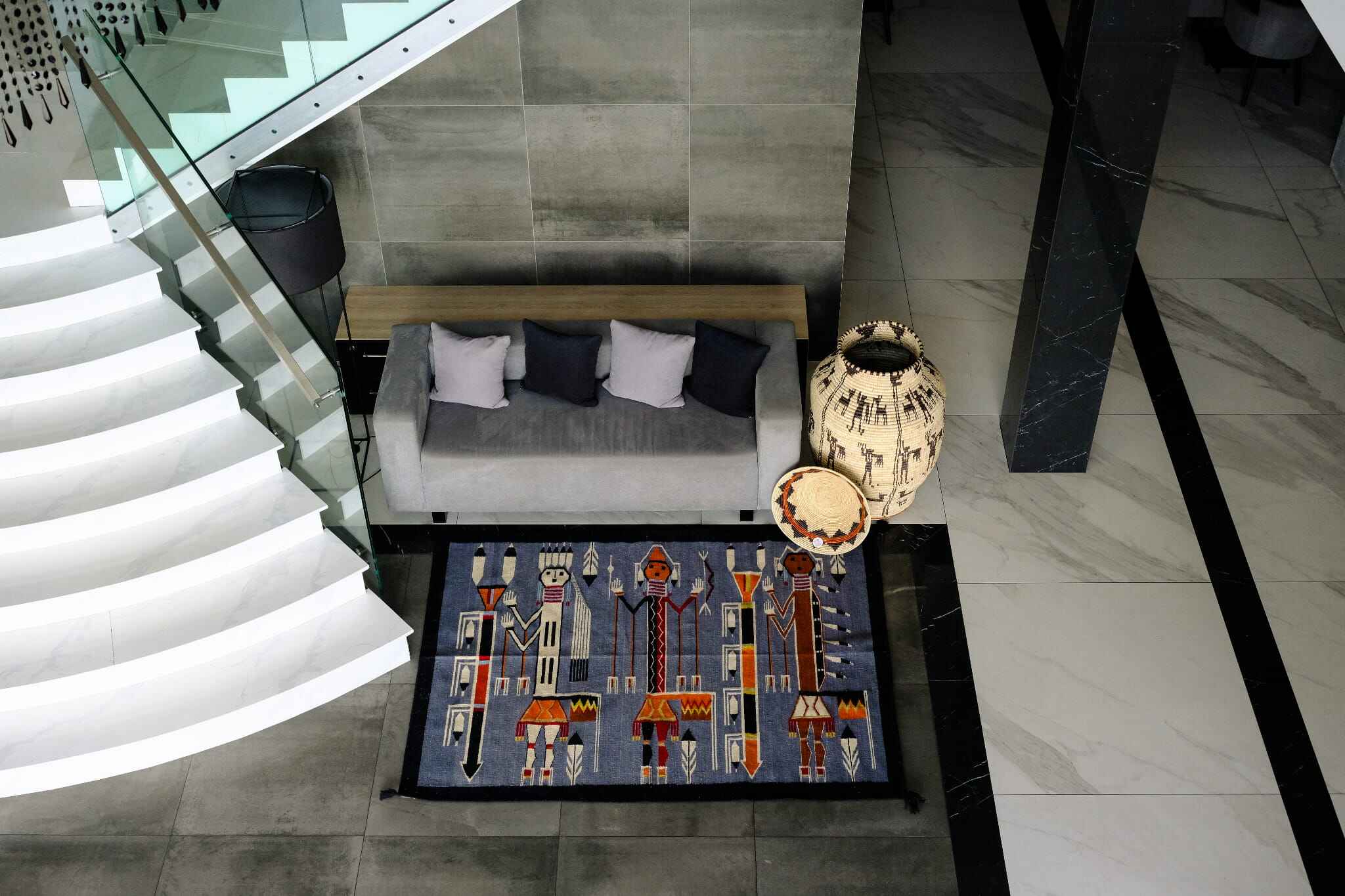 HAND WOVEN NATIVE STYLE COLLECTOR'S GRAND SOUTHWEST RUGS (NHWD)